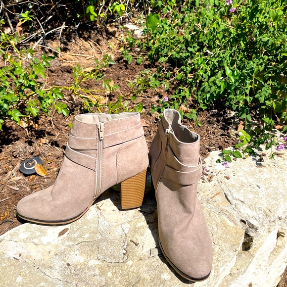 Apt. 9 Dynamic Comfort, Taupe Booties,size 10 - Picture 1 of 5